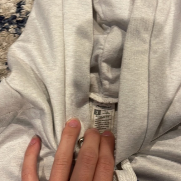 Lakers hoodie, very good condition very warm. Outside fabric is a silky material - Picture 2 of 2